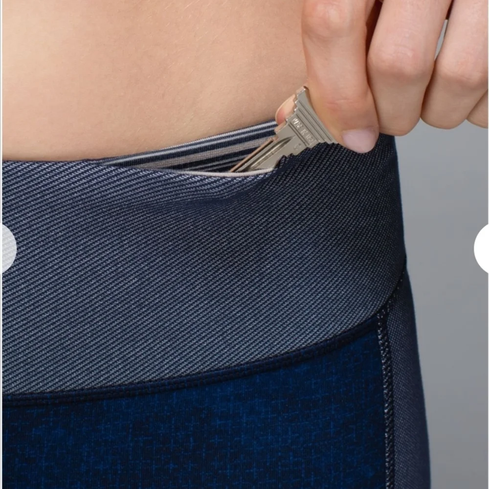 LULULEMON *Special Edition* Wunder Under Crop - Blue/Black/White - Size 4 - Picture 8 of 13